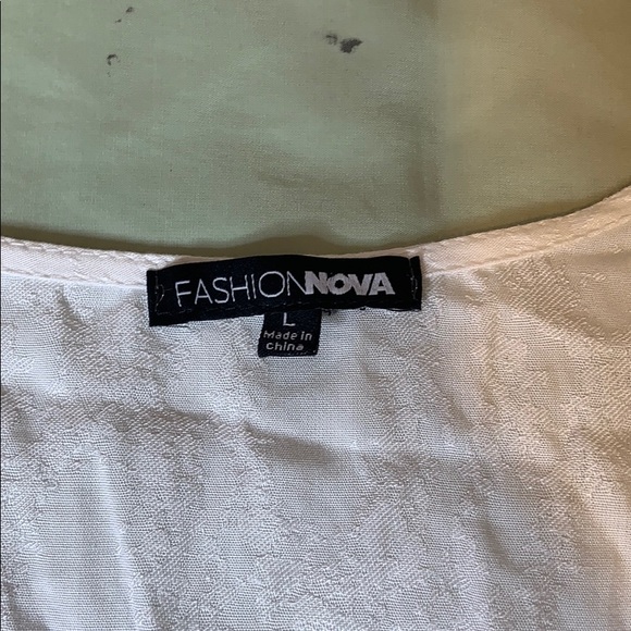 WHITE CROP ‘FASHIONNOVA’ TOP!!! - Picture 9 of 11